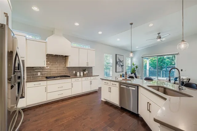 $3,650 | 405 West Croslin Street, Austin, TX 78752