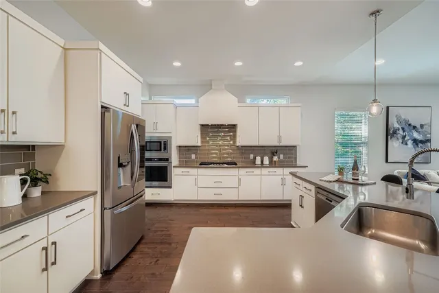 $3,650 | 405 West Croslin Street, Austin, TX 78752