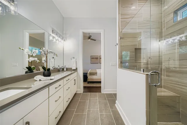 $3,650 | 405 West Croslin Street, Austin, TX 78752