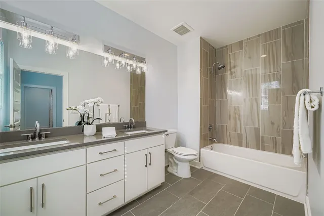 $3,650 | 405 West Croslin Street, Austin, TX 78752