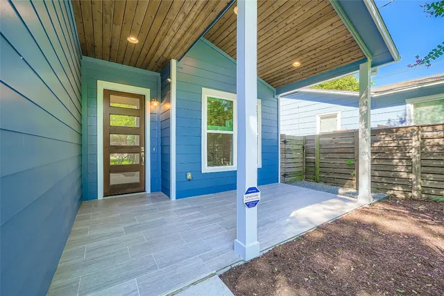 $3,650 | 405 West Croslin Street, Austin, TX 78752