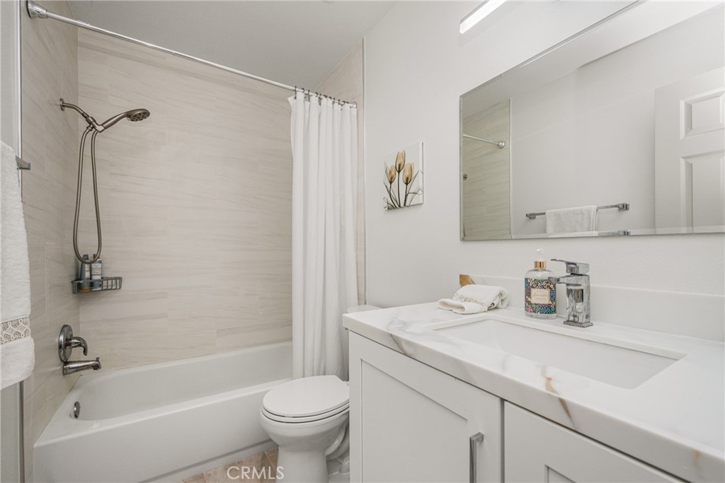6 Whitecloud Irvine, CA 92614 - Photo 27 of 45 a bathroom with a sink a toilet and a bathtub