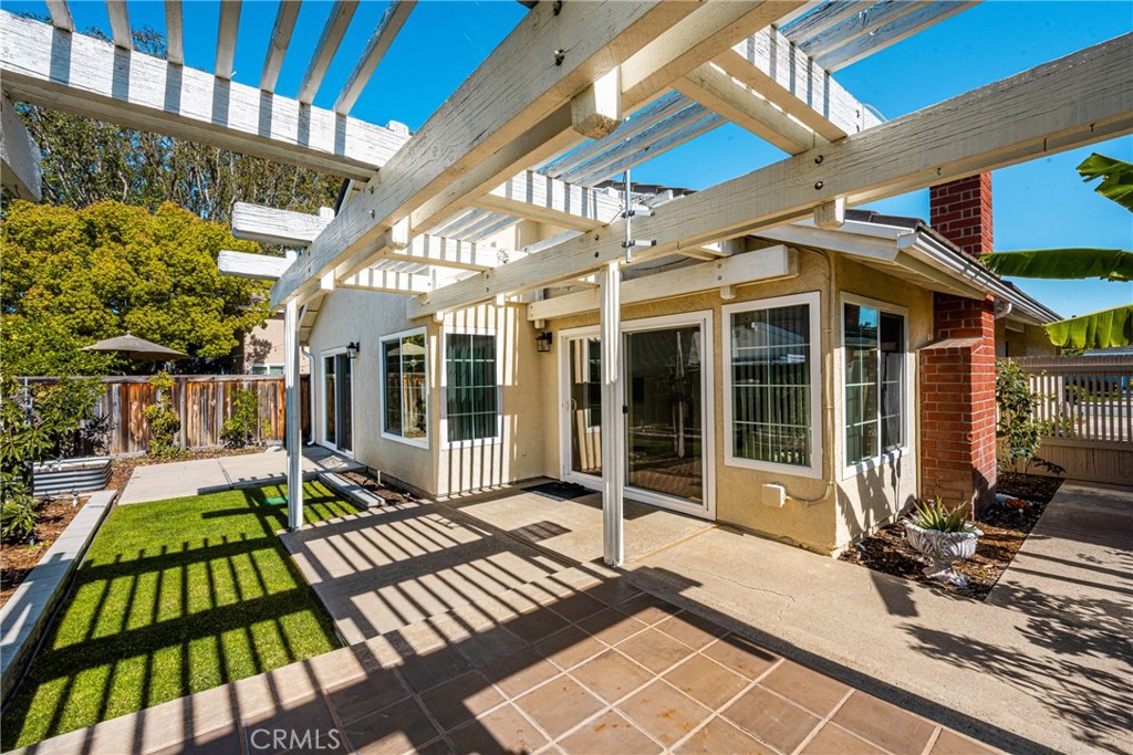 6 Whitecloud Irvine, CA 92614 - Photo 31 of 45 a view of a patio with table and chairs and potted plants