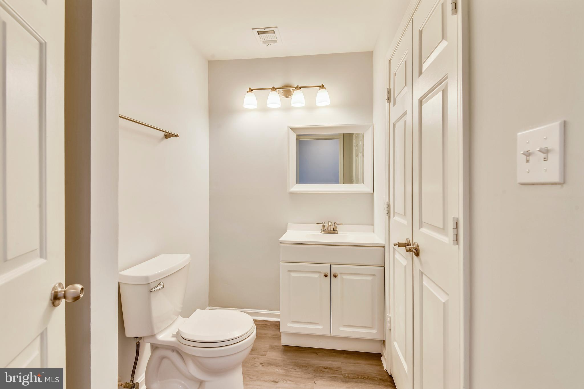 2229 Lovedale Lane, Unit 305B I Reston, VA 20191 - Photo 20 of 51 Hall Bath