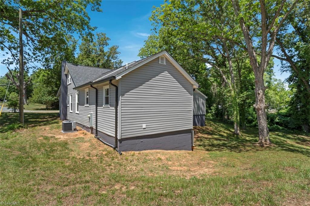 632 Stokesburg Road Walnut Cove, NC 27052 - Photo 13 of 40
