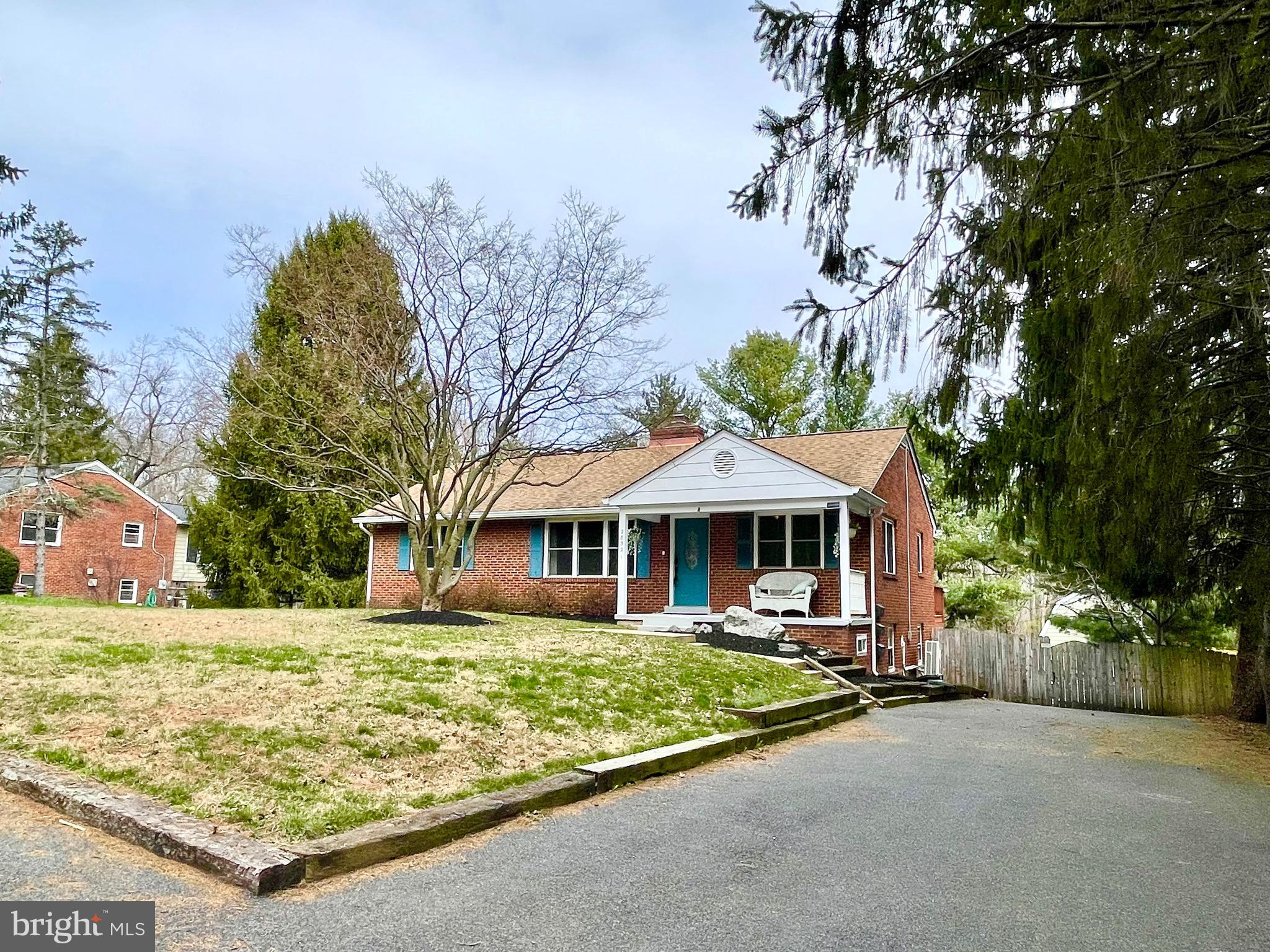28321 Kemptown Road Damascus, MD 20872 - Photo 3 of 57 a front view of a house with garden