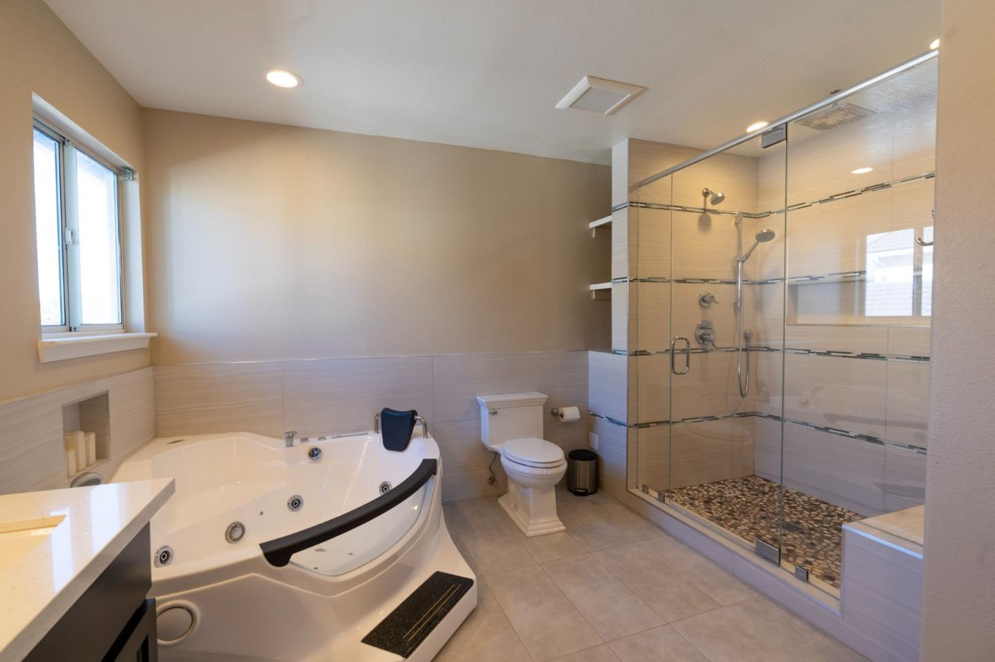 2671 Valley View Road Hollister, CA 95023 - Photo 13 of 16 Gallery Image 13