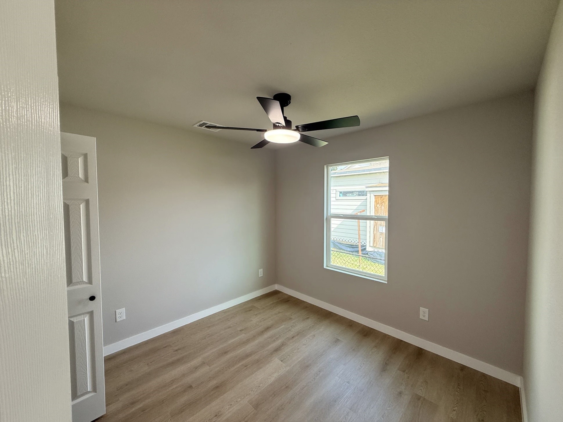 7909 Ford Street Houston, TX 77012 - Photo 5 of 9