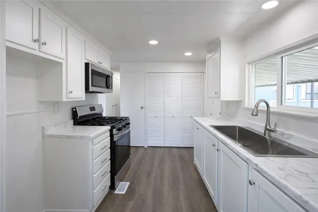 $199,999 | 2140 Robin Avenue, Unit 2140A, Oxnard, CA 93033