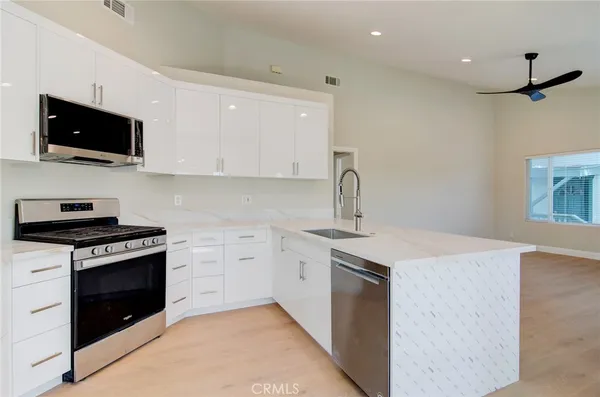 $5,200 | 527 Westminster Avenue, Unit B, Newport Beach, CA 92663