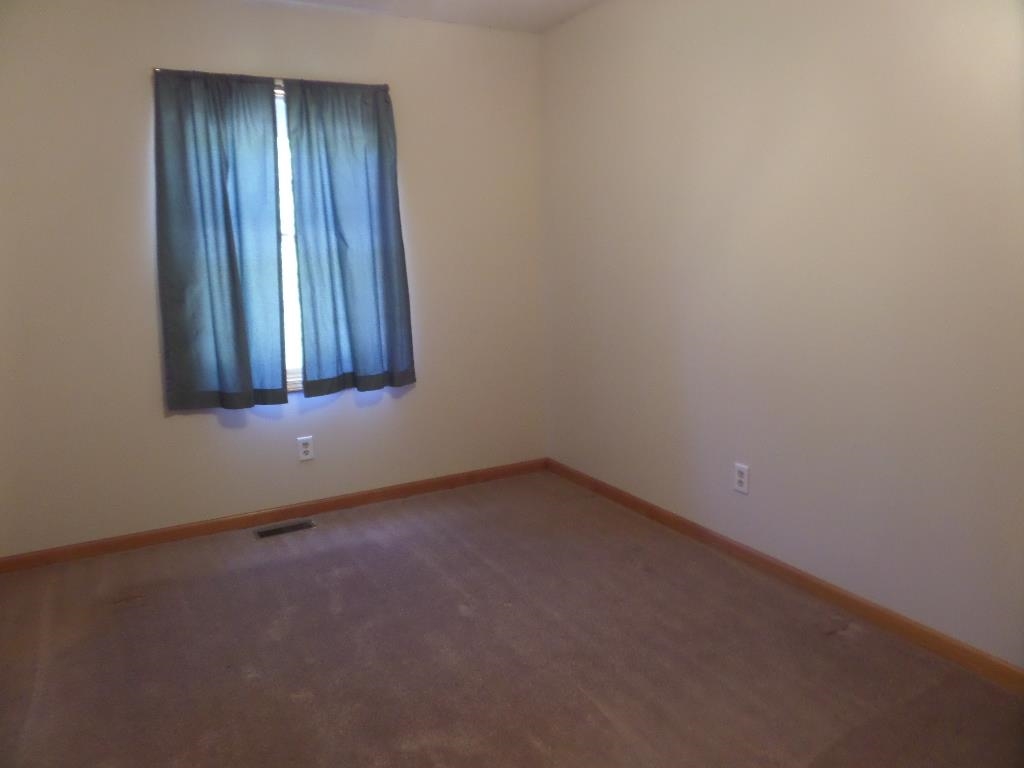 7014 Skegemog Point Road Williamsburg, MI 49690 - Photo 26 of 30 1903460-25.JPG