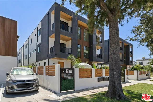 $5,495,000 | 833 North McCadden Place, Los Angeles, CA 90038