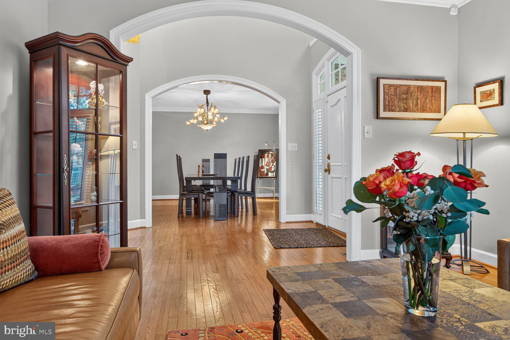 11081 Pelham Manor Place Reston, VA 20194 - Photo 8 of 99 Inviting open space with warm tones.