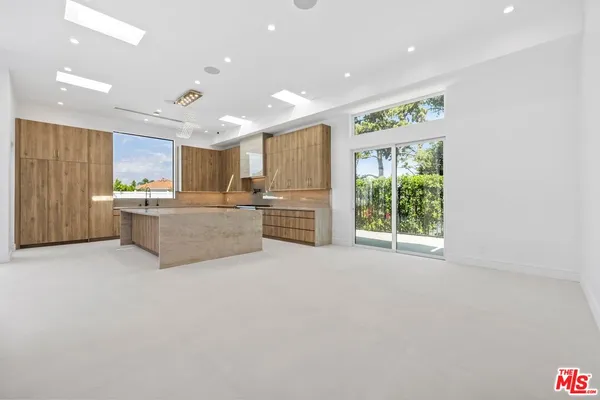 $19,500 | 16851 Encino Hills Drive, Encino, CA 91436