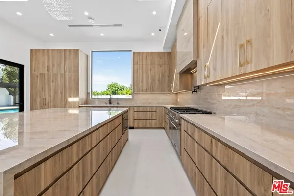 $19,500 | 16851 Encino Hills Drive, Encino, CA 91436