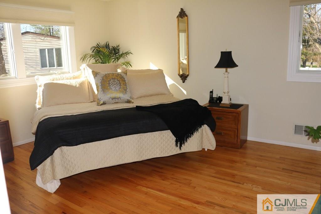34 Wilk Road Edison, NJ 08837 - Photo 3 of 25 Gallery Image 3