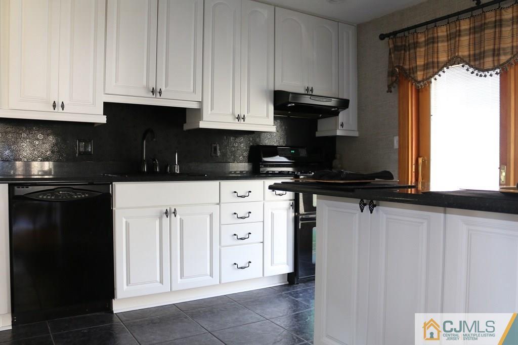 34 Wilk Road Edison, NJ 08837 - Photo 5 of 25 Gallery Image 5