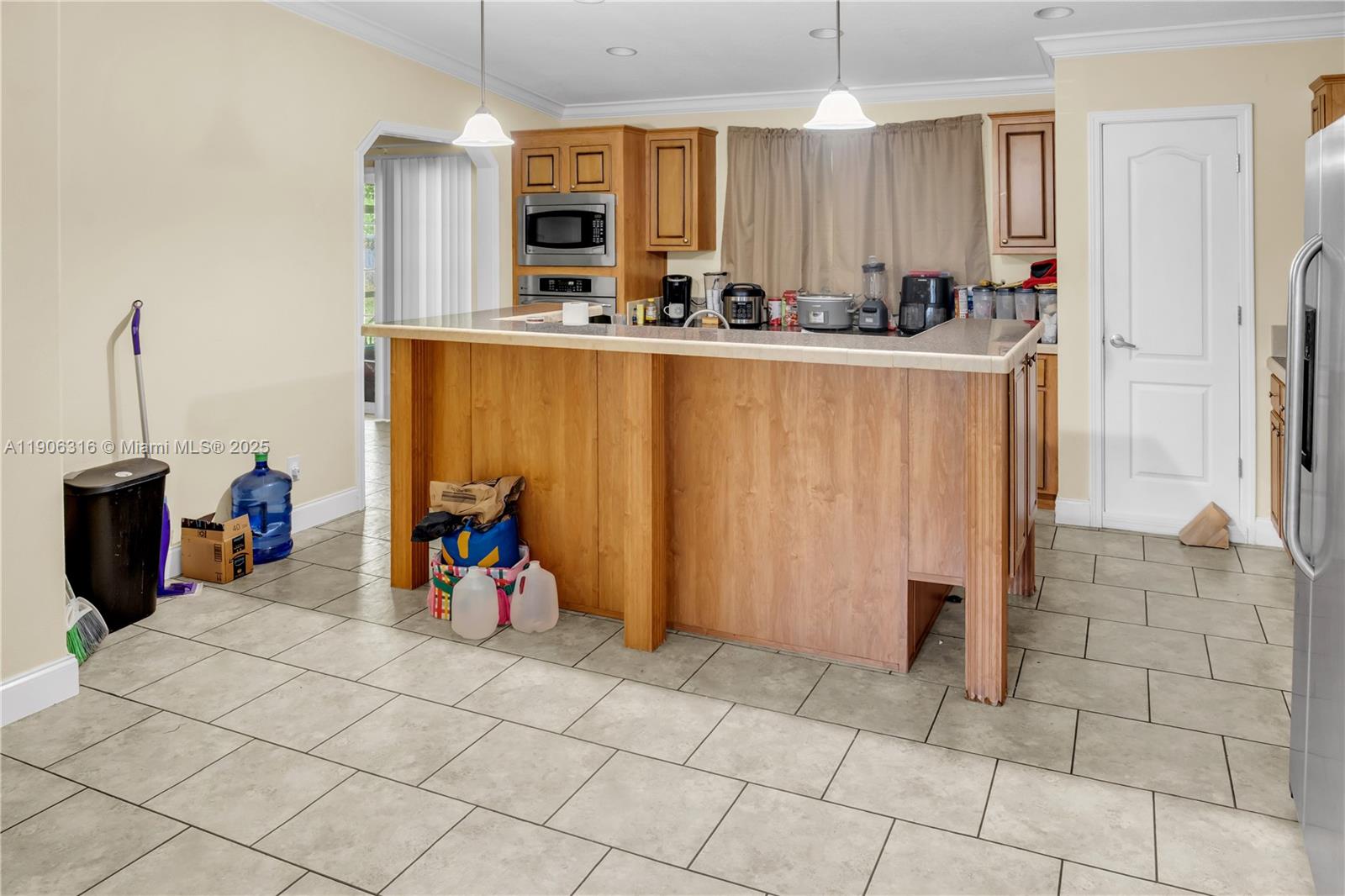 11341 Pruett Road Seffner, FL 33584 - Photo 19 of 50 a view of a room with gym equipment