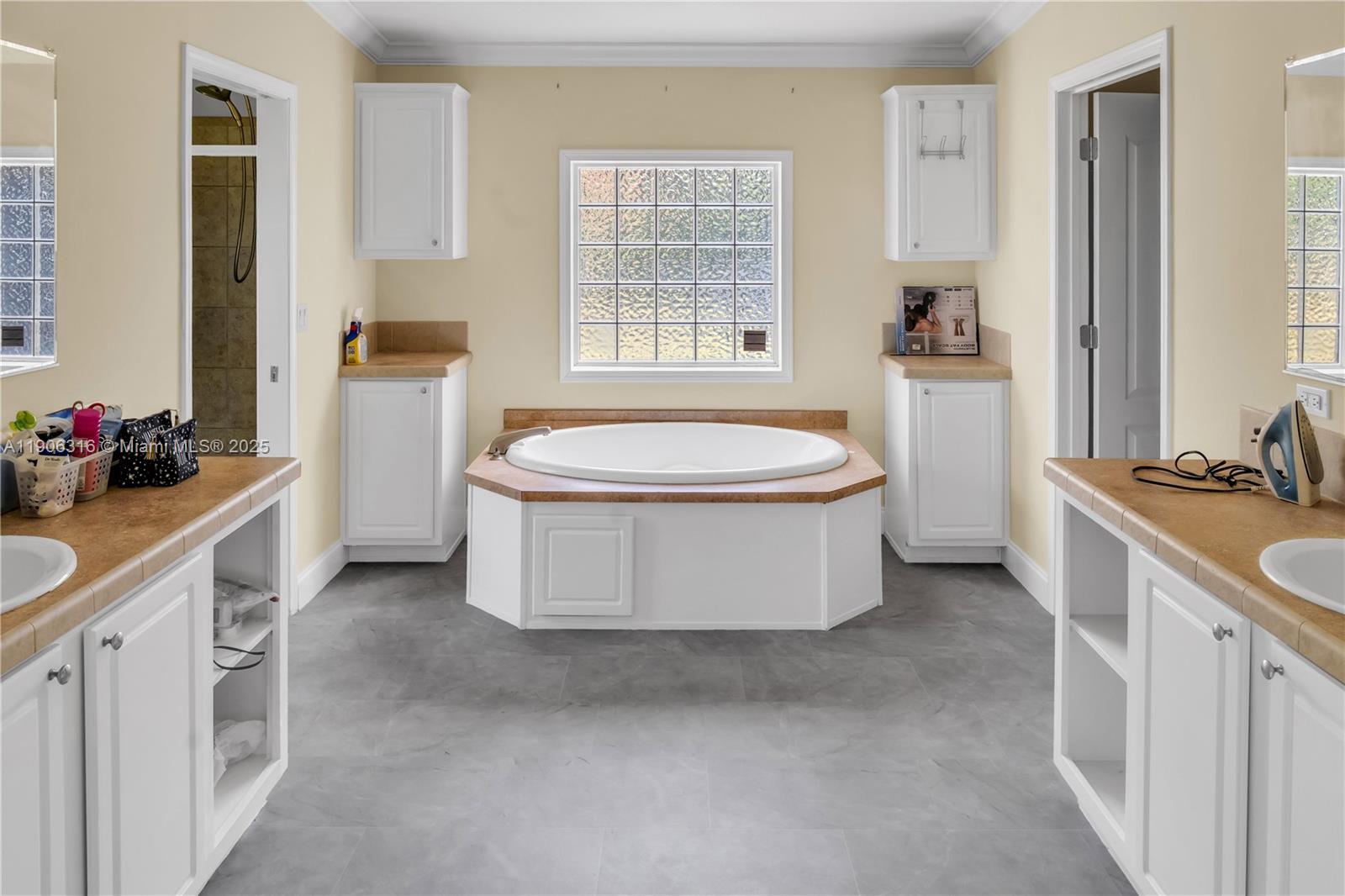 11341 Pruett Road Seffner, FL 33584 - Photo 22 of 50 a spacious bathroom with a double vanity sink a mirror and a bathtub