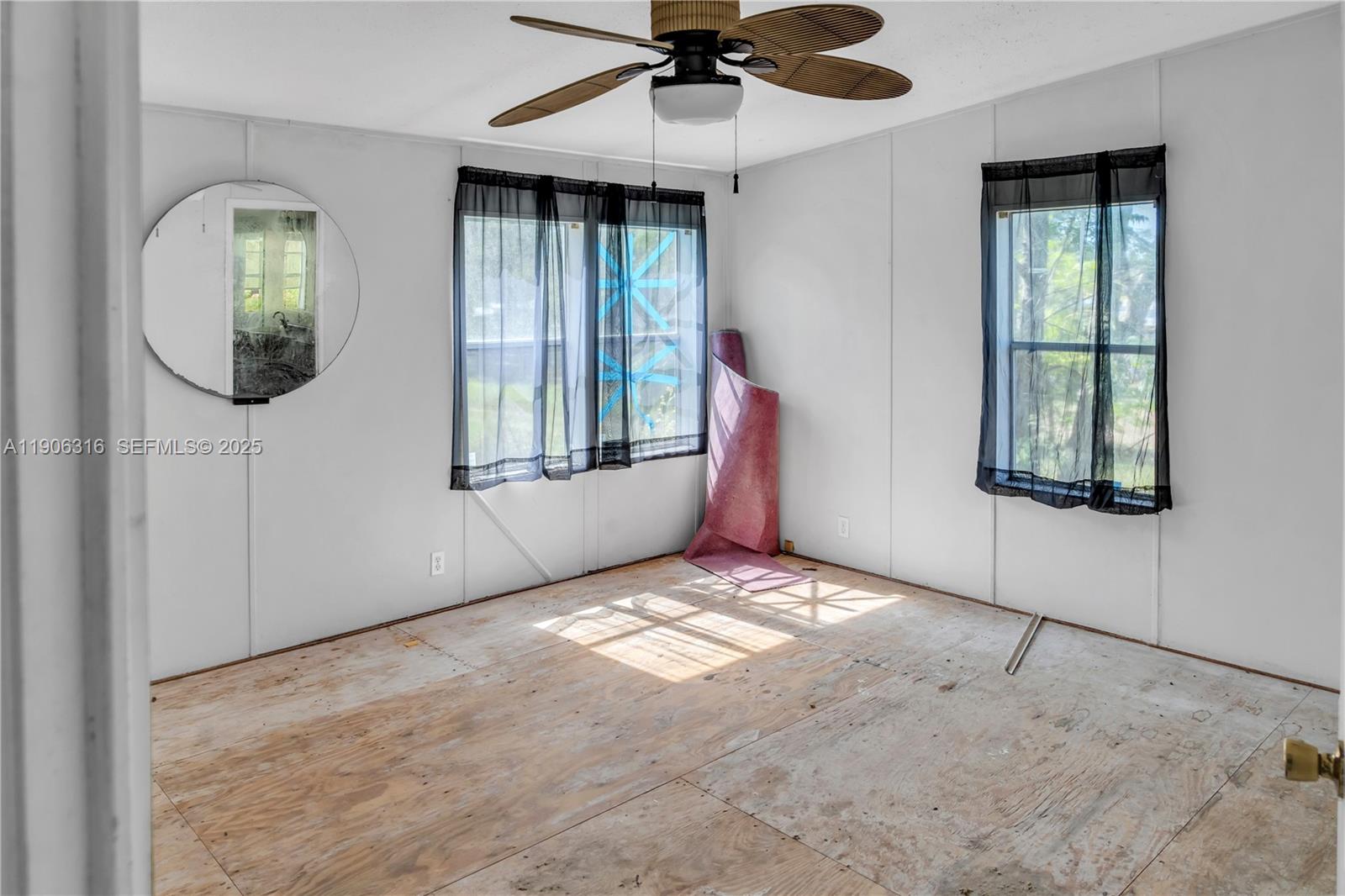 11341 Pruett Road Seffner, FL 33584 - Photo 35 of 50 an empty room with windows and fan