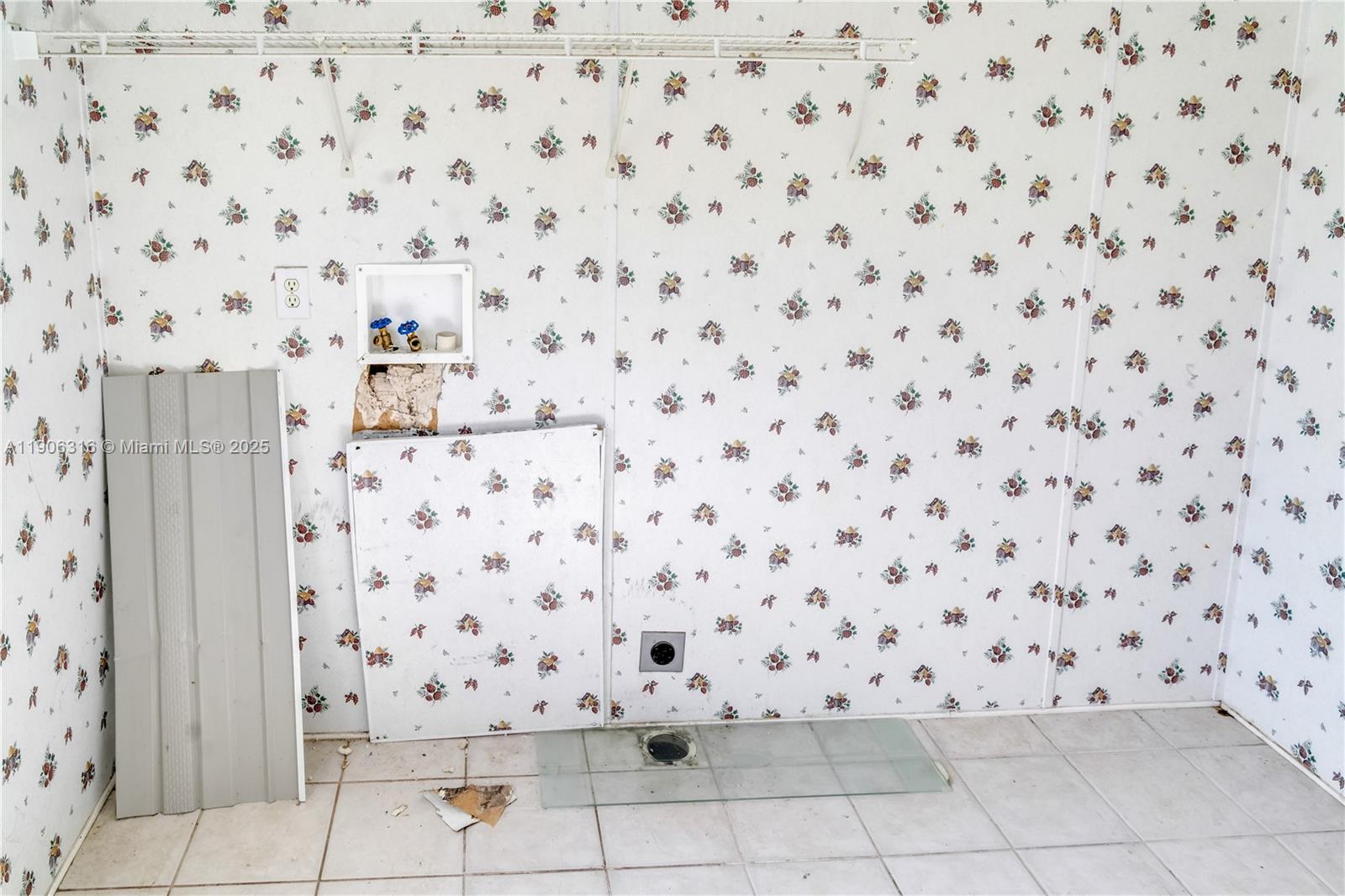 11341 Pruett Road Seffner, FL 33584 - Photo 45 of 50 a view of a rug