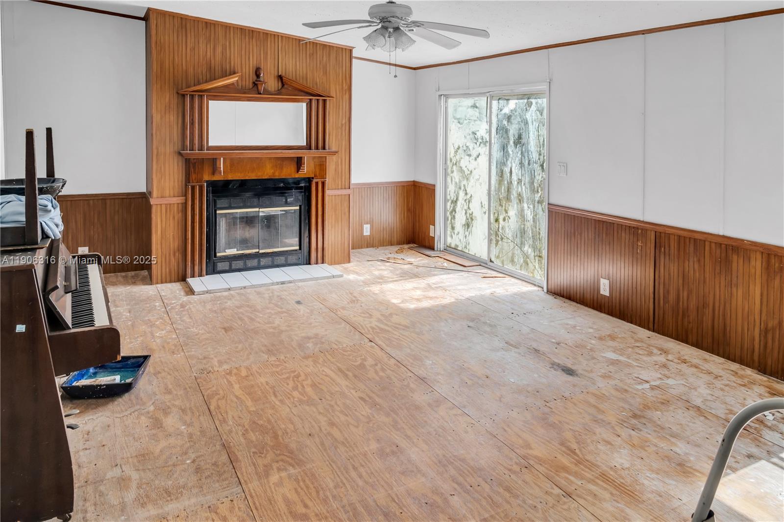 11341 Pruett Road Seffner, FL 33584 - Photo 48 of 50 a view of empty room with a fireplace