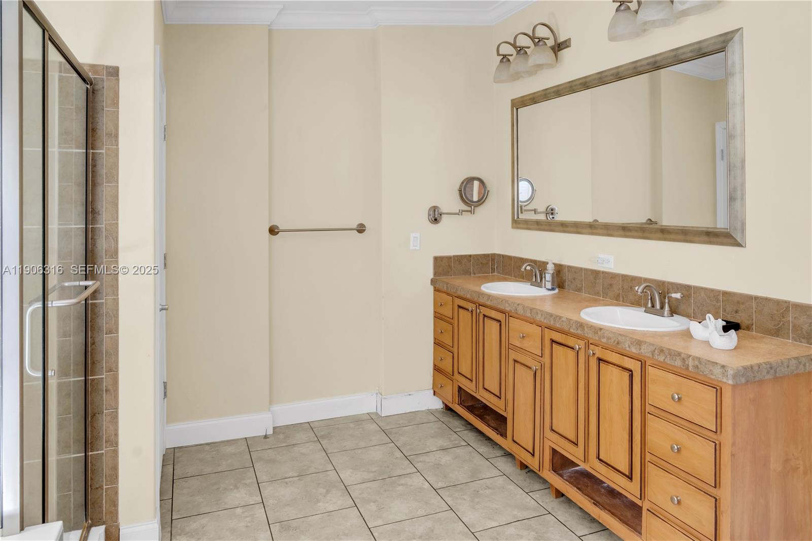 11341 Pruett Road Seffner, FL 33584 - Photo 6 of 50 a bathroom with a double vanity sink and a mirror