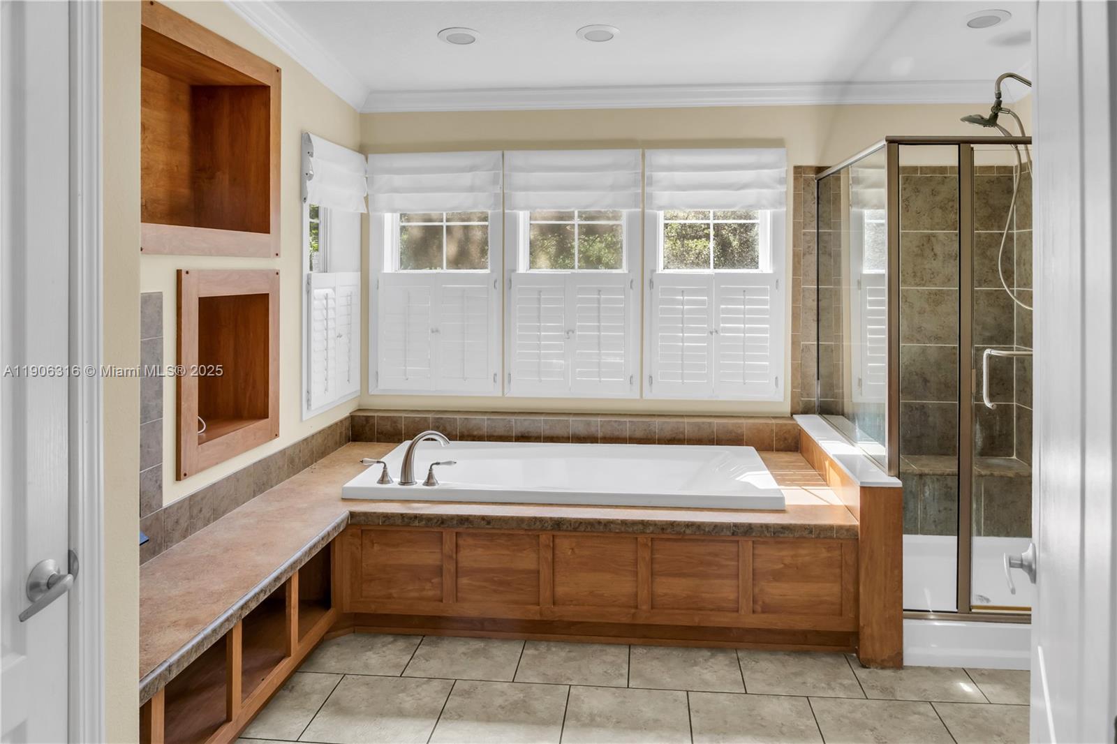 11341 Pruett Road Seffner, FL 33584 - Photo 8 of 50 a bathroom with a tub a sink and a shower