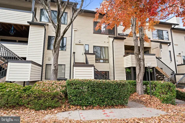 $275,000 | 18422 Bishopstone Court, Unit 313, Montgomery Village, MD 20886