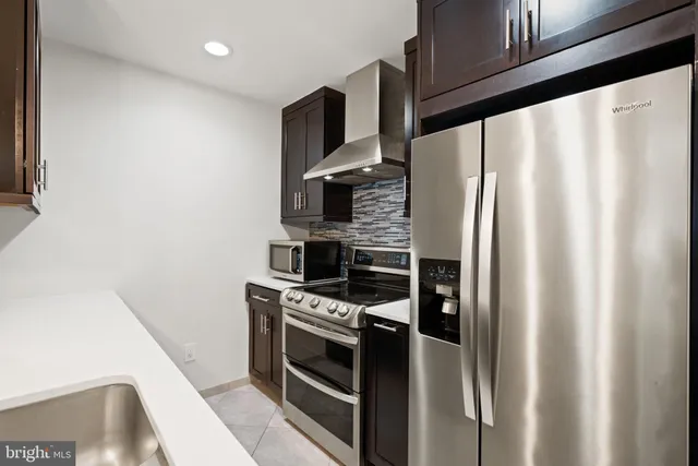 $275,000 | 18422 Bishopstone Court, Unit 313, Montgomery Village, MD 20886