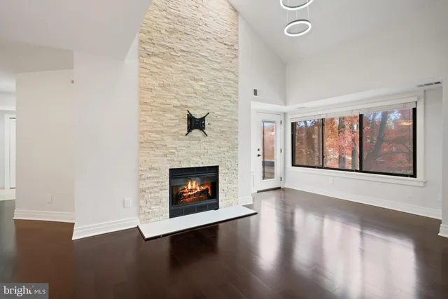 $275,000 | 18422 Bishopstone Court, Unit 313, Montgomery Village, MD 20886