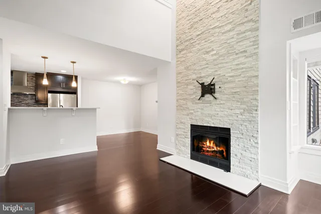 $275,000 | 18422 Bishopstone Court, Unit 313, Montgomery Village, MD 20886