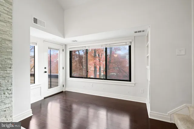 $275,000 | 18422 Bishopstone Court, Unit 313, Montgomery Village, MD 20886