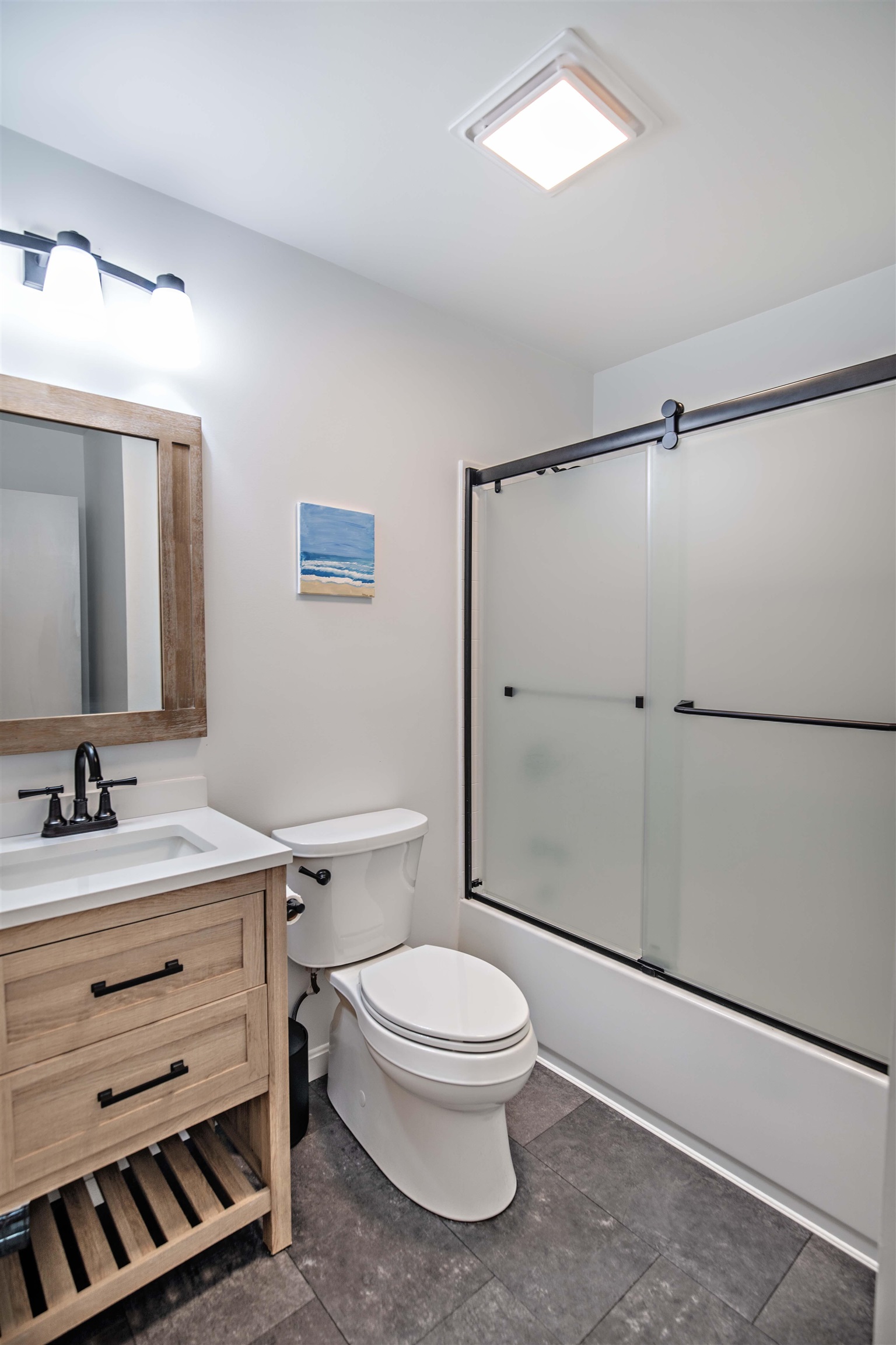 74 Birchwood Road Manchester, NH 03104 - Photo 3 of 27