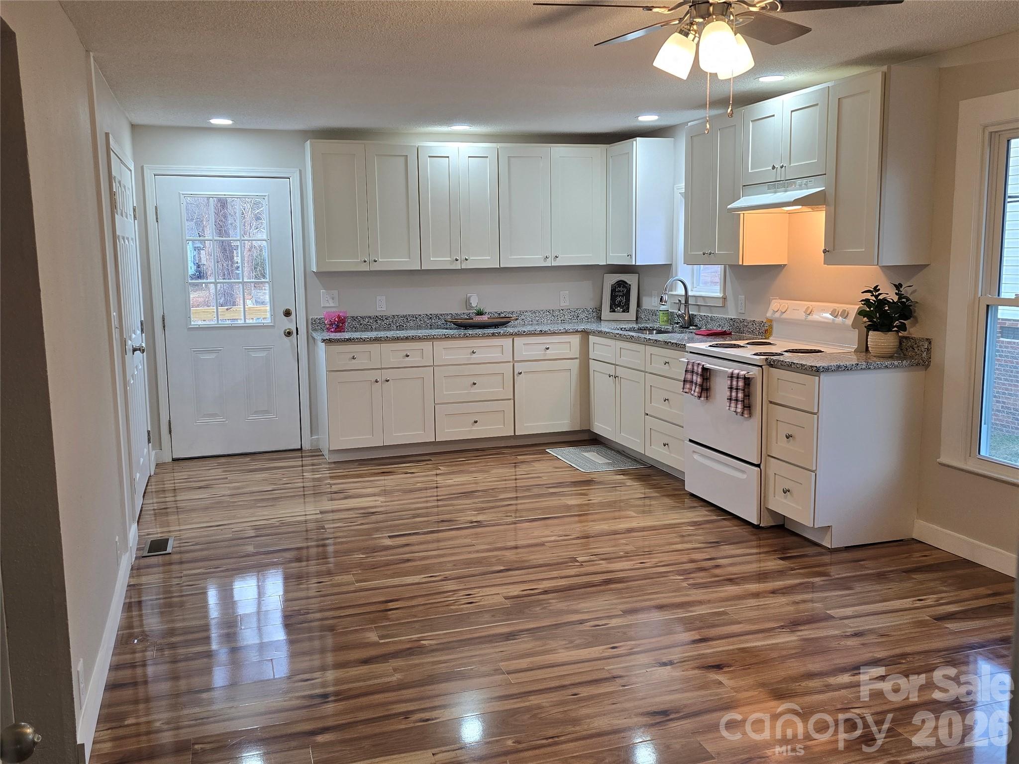 2410 Summit Avenue Kannapolis, NC 28081 - Photo 7 of 19