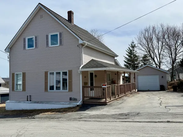 $92,000 | 92 North 4th Avenue, Madawaska, ME 04756