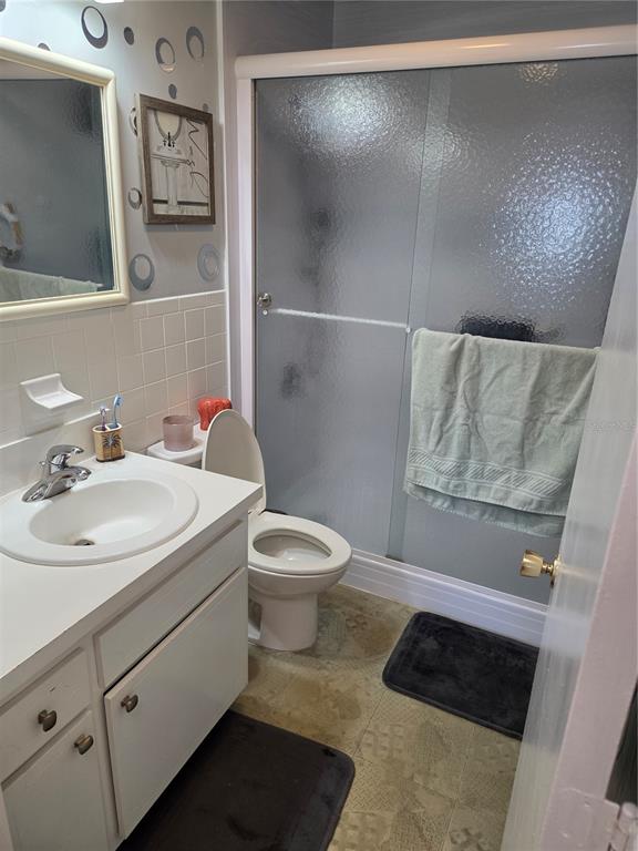7 Dunoon Place, Unit 309 Dunedin, FL 34698 - Photo 21 of 25 a bathroom with a sink and a mirror