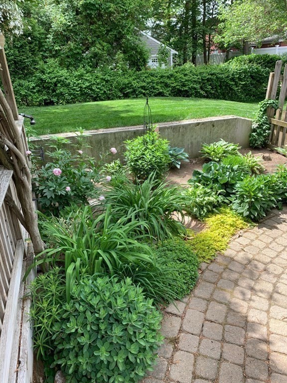 52 Taylor Point Road Pembroke, MA 02359 - Photo 5 of 41 Gallery Image 5