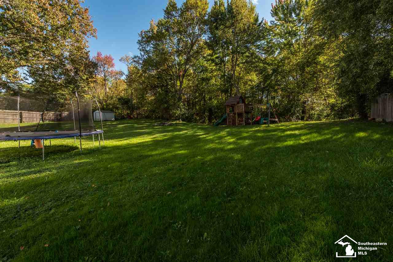 21517 Kaiser Road Gregory, MI 48137 - Photo 21 of 28 31362296-20.JPG