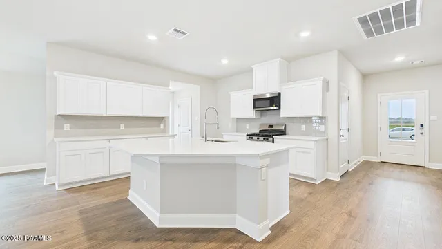 $297,500 | 202 Cypress Falls Drive, Broussard, LA 70518