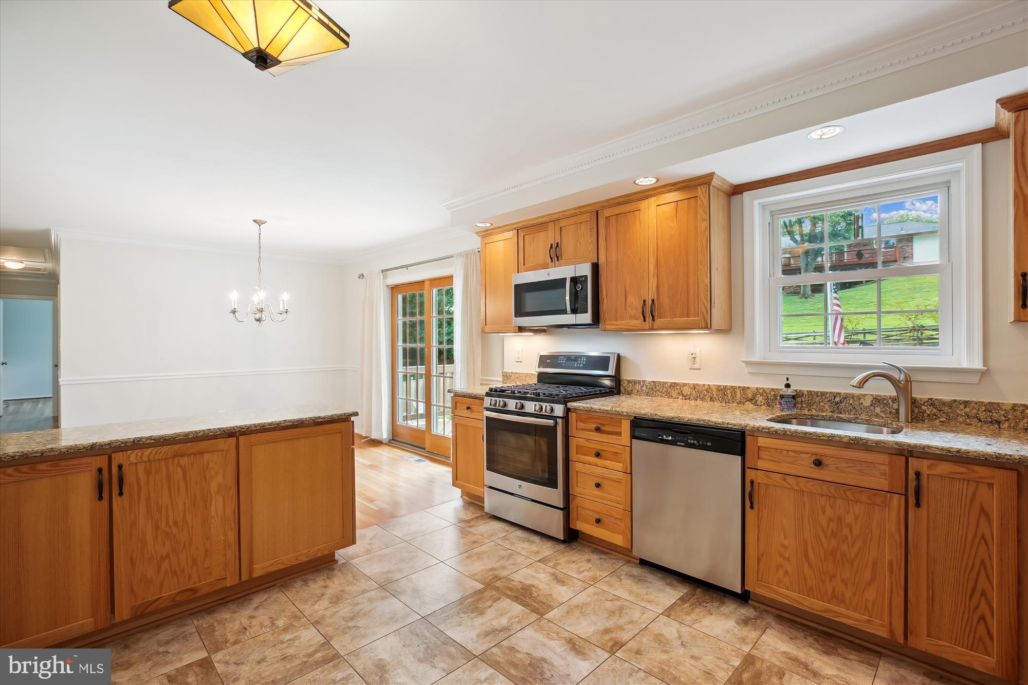 19613 Charline Manor Road Olney, MD 20832 - Photo 11 of 38 Kitchen