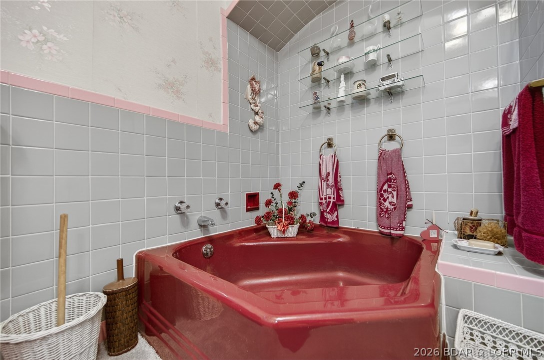601 East Newton Street Eldon, MO 65026 - Photo 26 of 61 Upstairs bathroom