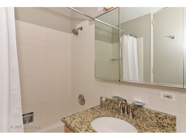 655 West Irving Park Road, Unit 4202 Chicago, IL 60613 - Photo 7 of 11