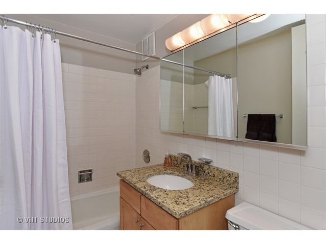 655 West Irving Park Road, Unit 4202 Chicago, IL 60613 - Photo 9 of 11