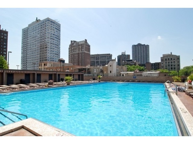 655 West Irving Park Road, Unit 4202 Chicago, IL 60613 - Photo 10 of 11