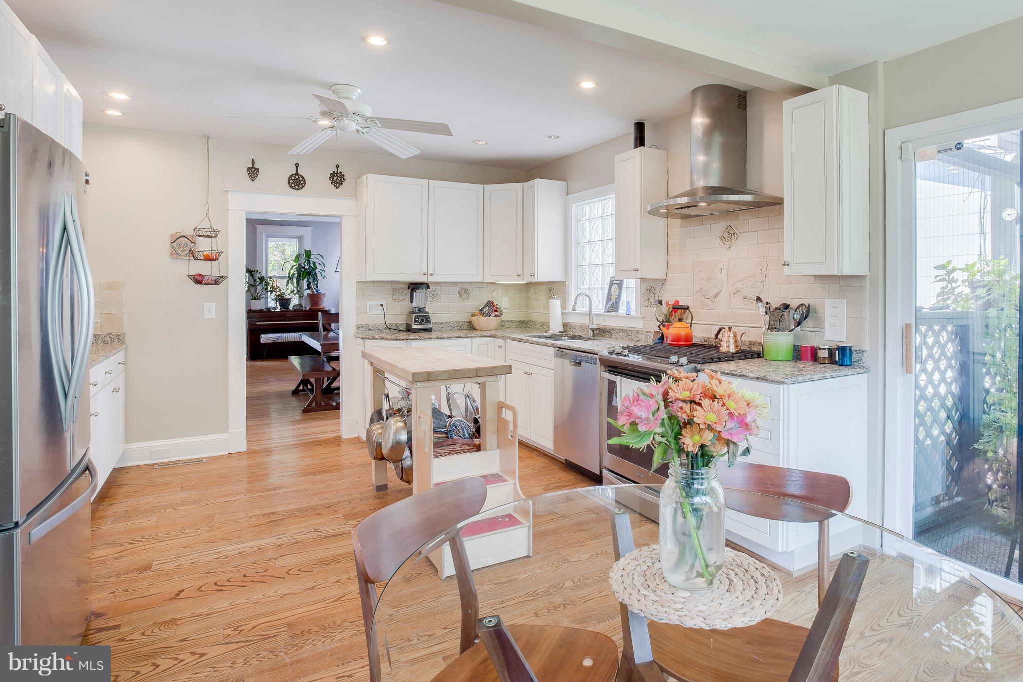 6007 Pinehurst Road Baltimore, MD 21212 - Photo 11 of 30 Kitchen