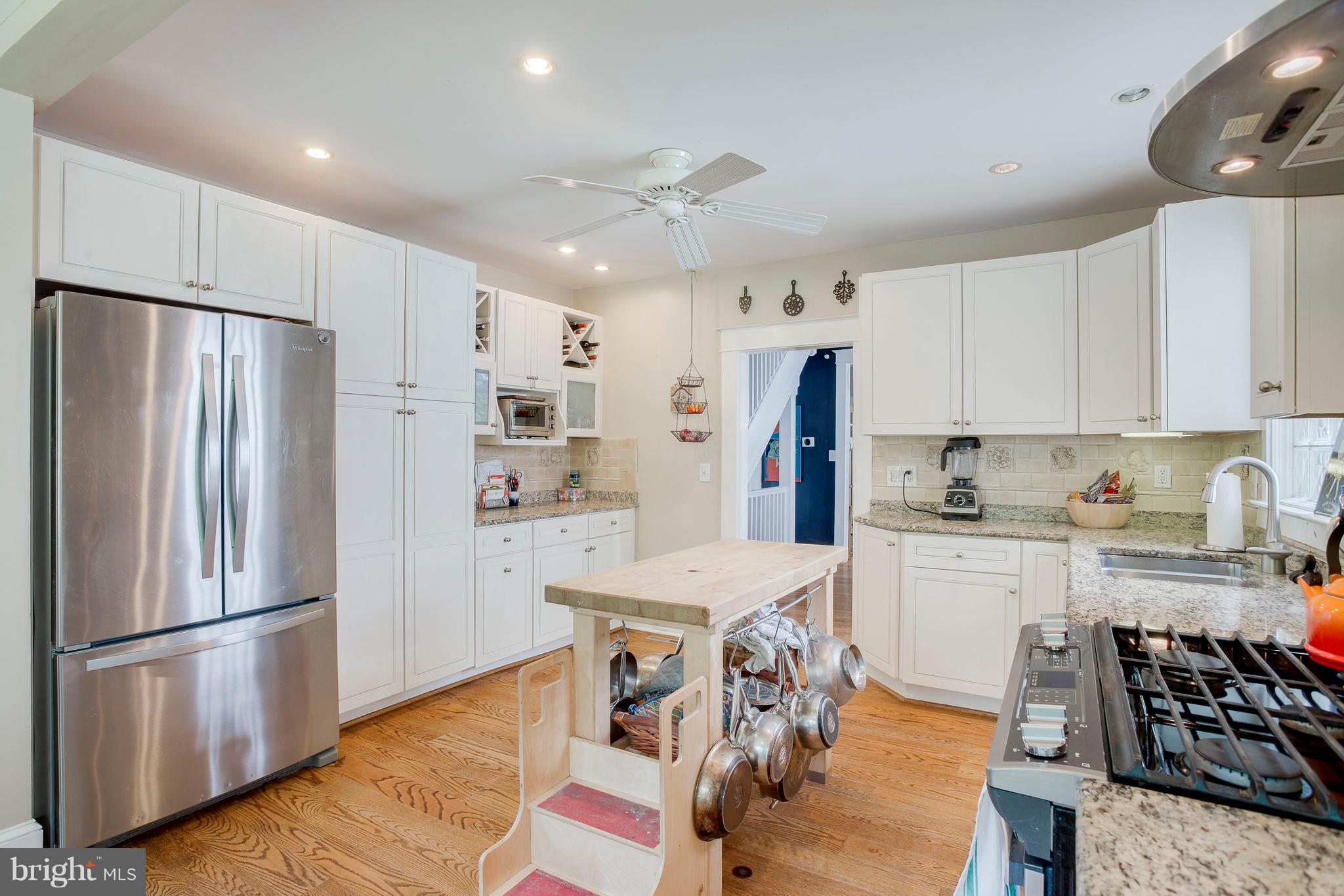 6007 Pinehurst Road Baltimore, MD 21212 - Photo 10 of 30 Kitchen