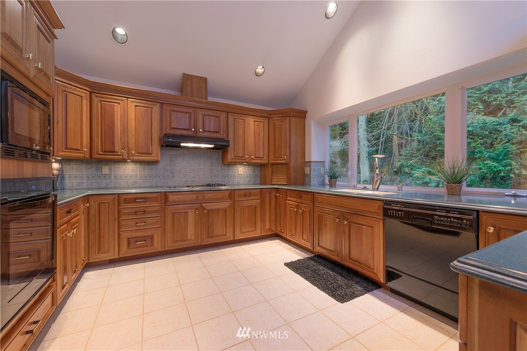 4894 Sharpe Road Anacortes, WA 98221 - Photo 10 of 25
