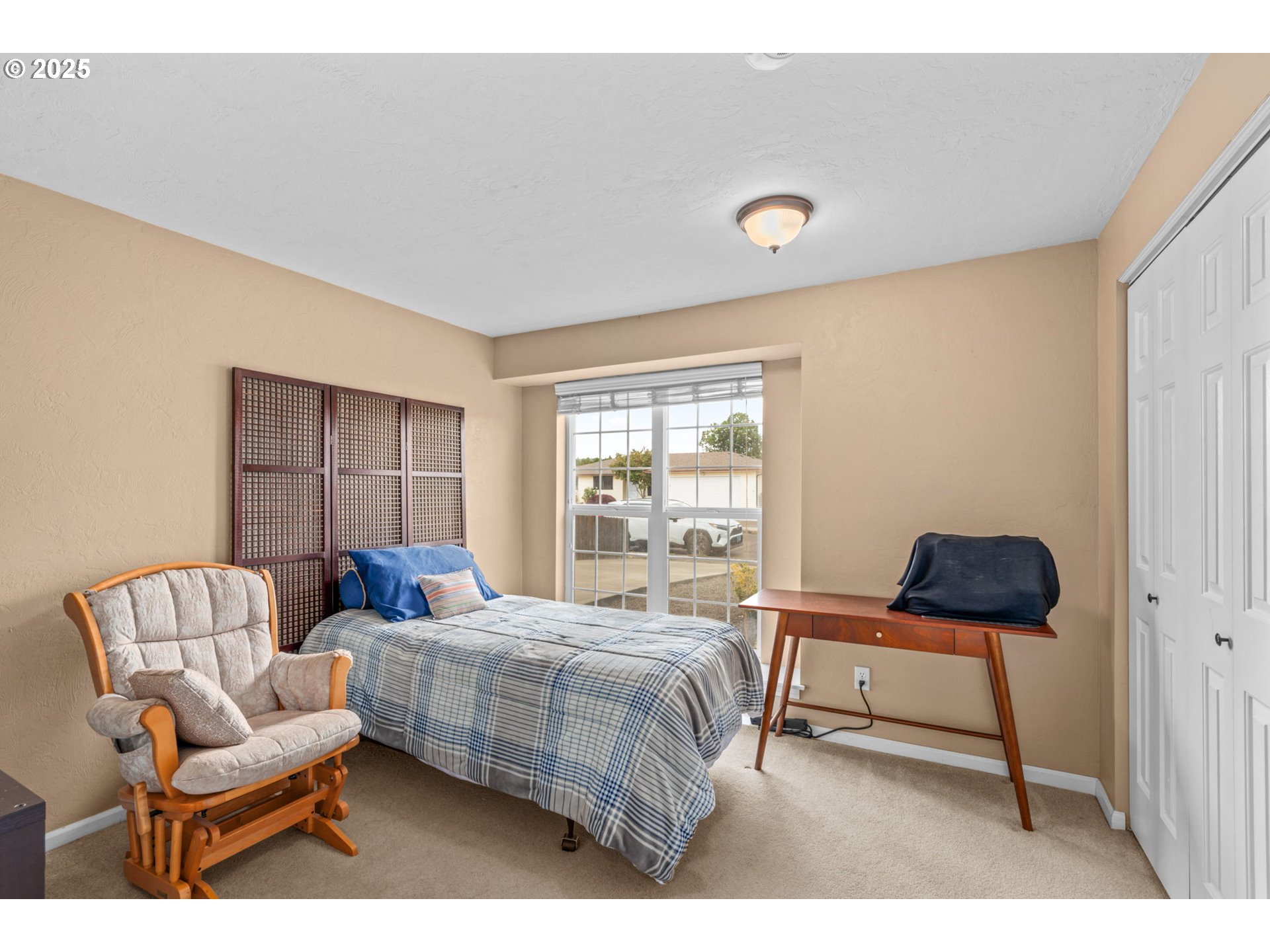 2180 Southeast Madison Street Albany, OR 97322 - Photo 20 of 28 a bedroom with furniture and a window
