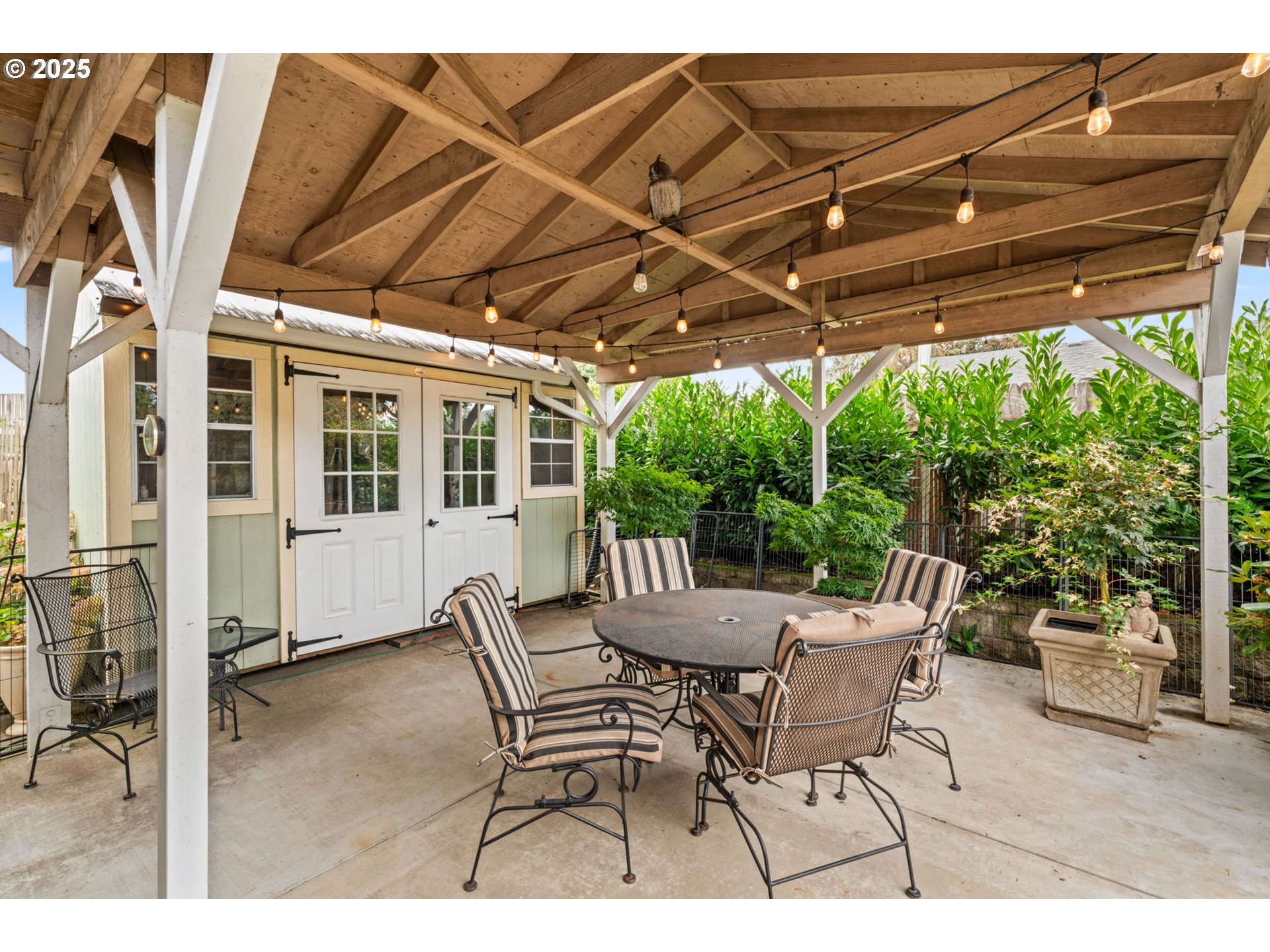 2180 Southeast Madison Street Albany, OR 97322 - Photo 21 of 28 a patio with glass top table and chairs